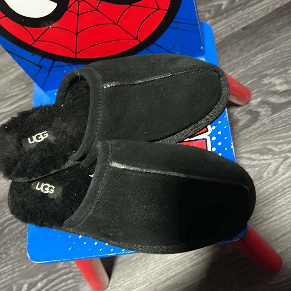 Ugg pearle Slippers. Black BRAND NEW